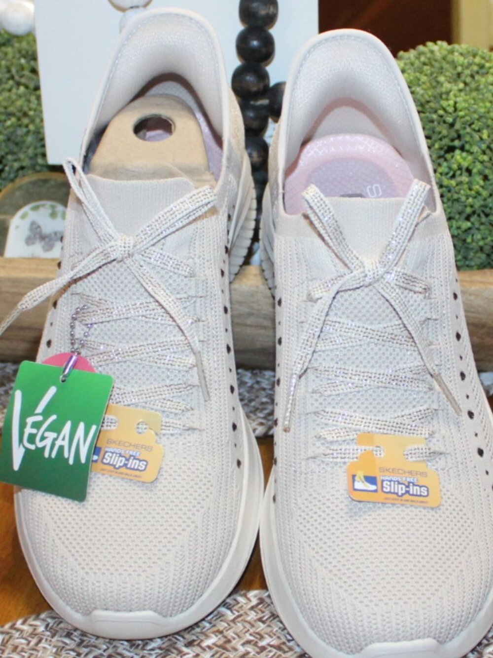NWT Skechers hands free slip ins women's 9 1/2 . AWESOME!
